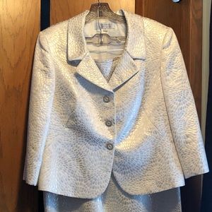TAHARI CREAM AND GOLD SKIRT SUIT